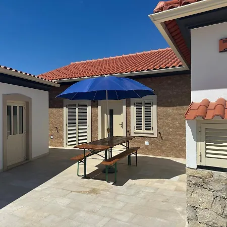 Casa De No Alqueidão Da Serra * Porto de Mós